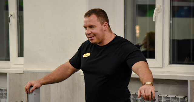 Декан ПДМУ Валерій Жамардій підготував чемпіона світу з класичного жиму лежачи / PSMU Dean Valerii Zhamardii Trains World Champion in Classic Bench Press