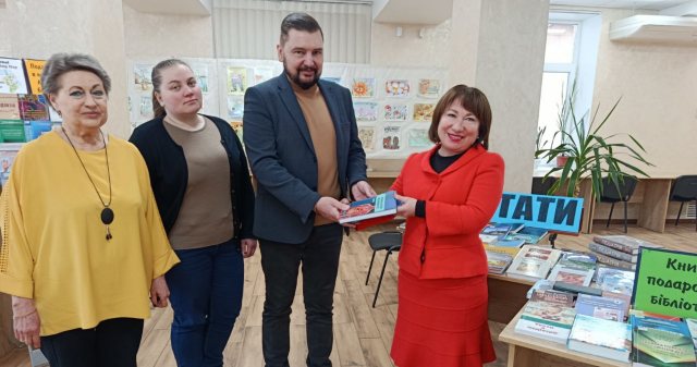 Нове видання з анатомії у бібліотеці ПДМУ: підручник для магістрантів-стоматологів / New Anatomy Publication in the PSMU Library: Textbook for Master’s Students in Dentistry