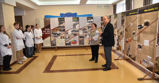 «Україна 1932–1933. Геноцид голодом»: у ПДМУ відкрилася виставка, присвячена пам’яті жертв Голодомору