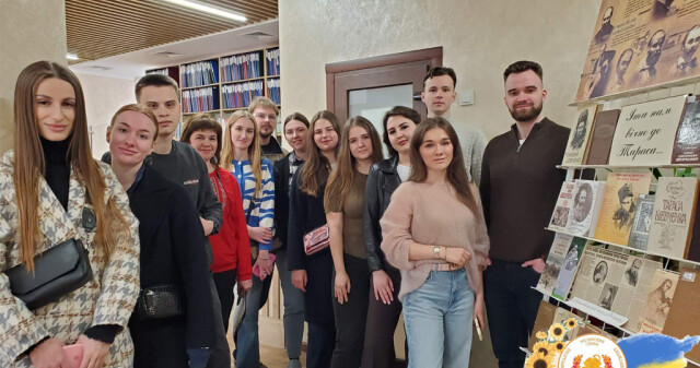 В університетській бібліотеці тривають інформаційно-просвітницькі заходи до 105-річчя ПДМУ