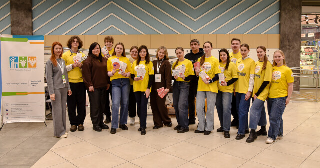 Волонтери «Єдність» ПДМУ провели акцію до Дня боротьби зі СНІДом / PSMU “Yednist” Volunteers Held an Awareness Campaign for World AIDS Day