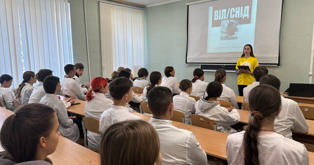 Лекція з теми ВІЛ/СНІД для студентів медико-фармацевтичного коледжу ПДМУ / Lecture on HIV/AIDS for Students of the Medical-Pharmaceutical College of PSMU