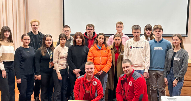 Майбутні медики навчаються ефективній комунікації: тренінг від Червоного Хреста у ПДМУ / Future Medical Professionals Learn Effective Communication: Red Cross Training at PSMU