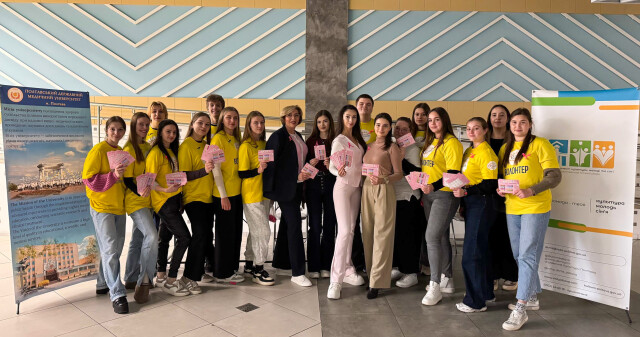 До Всесвітнього дня боротьби з раком молочної залози: волонтери ПДМУ провели просвітницьку акцію