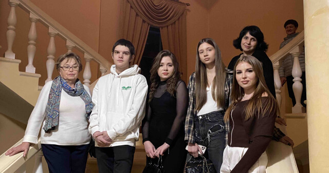 Відпочинок для душі: студенти ПДМУ у театрі / A Moment for the Soul: PSMU Students at the Theater