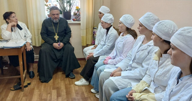 Професійна етика та психосоціальна реабілітація: виховний захід кафедри пропедевтики внутрішньої медицини ПДМУ