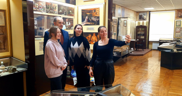 Селфі у музеї історії ПДМУ / Selfie at the PSMU History Museum