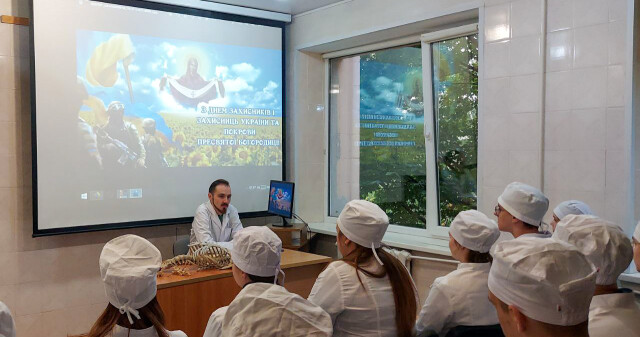 Низький уклін вам, наші Захисники і Захисниці! / A deep bow to you, our Defenders!