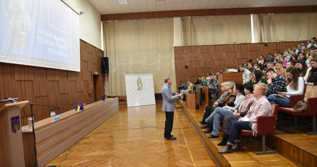 Цикл лекцій від неординарного лікаря-стоматолога Сергія Радлінського продовжується