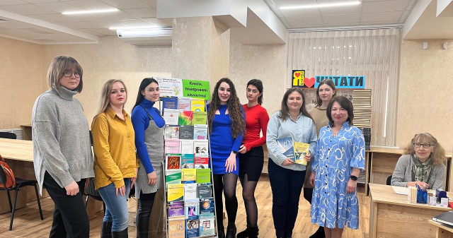 Подаруй бібліотеці книгу»: акція продовжується / "Gift a book to the library": the campaign keeps going