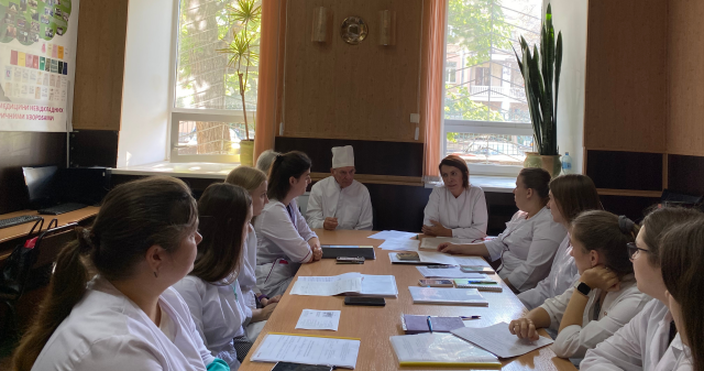 Пам’ять і професійна відповідальність: у ПДМУ провели урок пам’яті для інтернів / Remembering and Professional Responsibility: PSMU Holds a Memorial Lesson for Interns