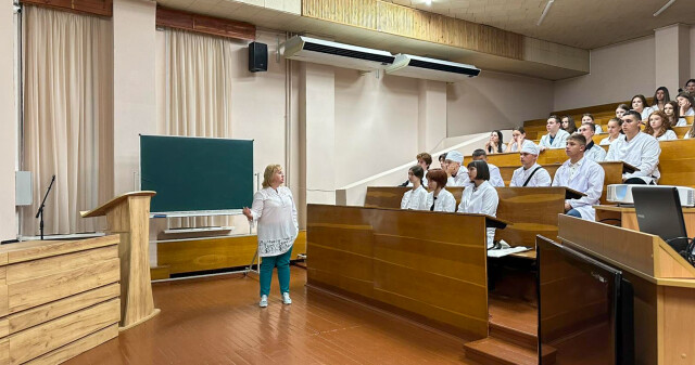Актуальна тема першого уроку: студенти обговорили / Topical Theme of the First Lesson: Students Discussed