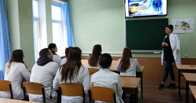 Покоління, що єднає: студенти ПДМУ вшанували подвиг Героїв Крут / A Generation That Unites: PSMU Students Honor the Heroism of the Heroes of Kruty